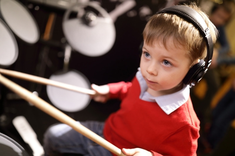 8-Benefits-of-Drumming-for-Toddlers